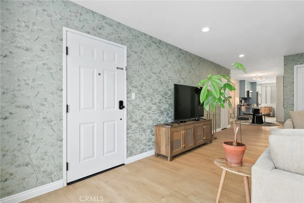 4500 Murietta Avenue 2, Sherman Oaks, California 91423 home-pic-3