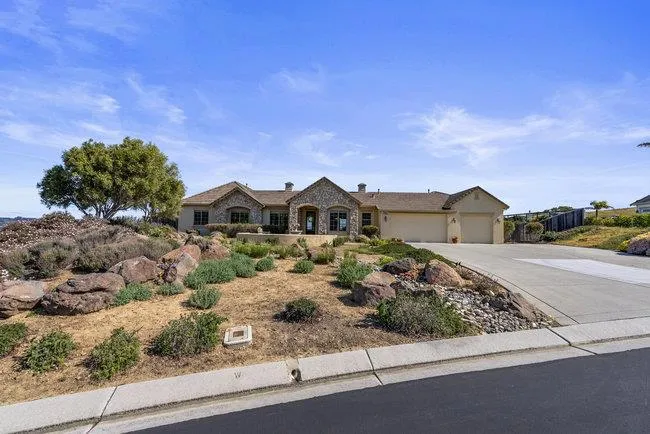 966 Calle Cruz, San Juan Bautista, California 95045