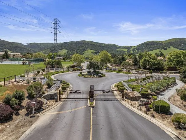 966 Calle Cruz, San Juan Bautista, California 95045
