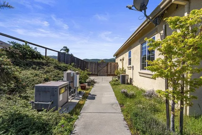 966 Calle Cruz, San Juan Bautista, California 95045