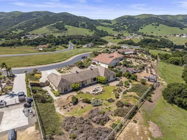 966 Calle Cruz, San Juan Bautista, California 95045