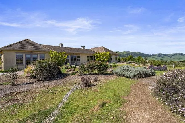 966 Calle Cruz, San Juan Bautista, California 95045