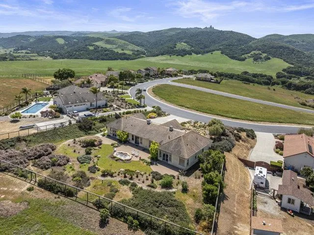 966 Calle Cruz, San Juan Bautista, California 95045