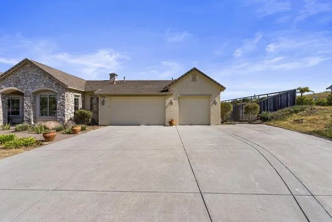 966 Calle Cruz, San Juan Bautista, California 95045