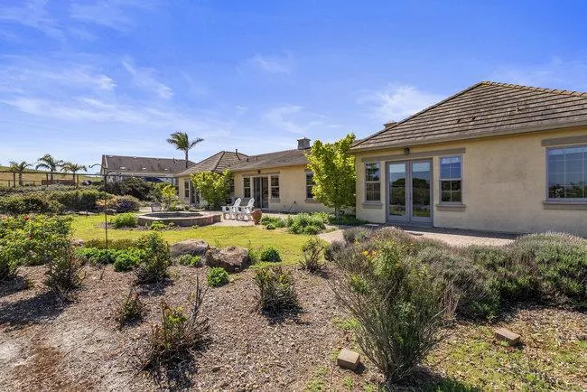 966 Calle Cruz, San Juan Bautista, California 95045