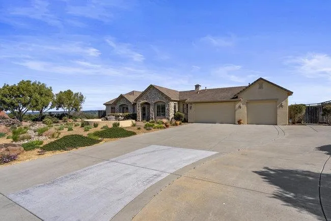 966 Calle Cruz, San Juan Bautista, California 95045