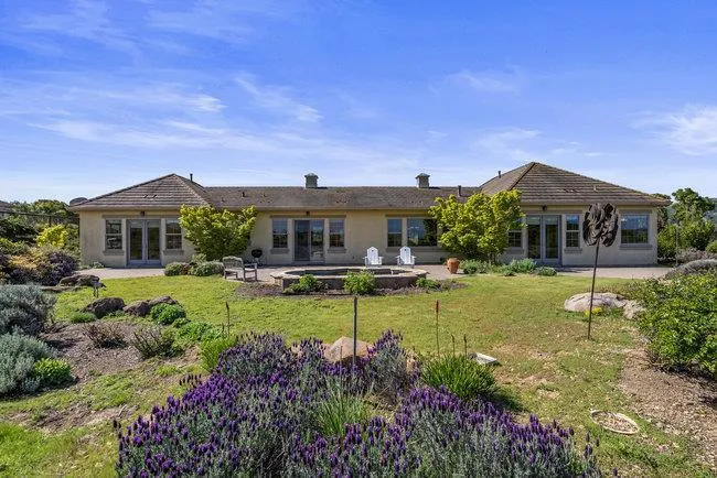 966 Calle Cruz, San Juan Bautista, California 95045
