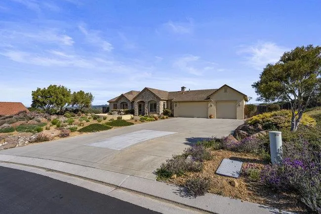 966 Calle Cruz, San Juan Bautista, California 95045