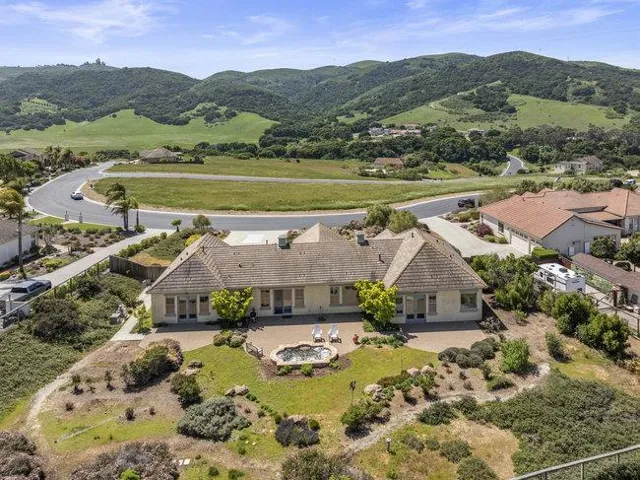 966 Calle Cruz, San Juan Bautista, California 95045