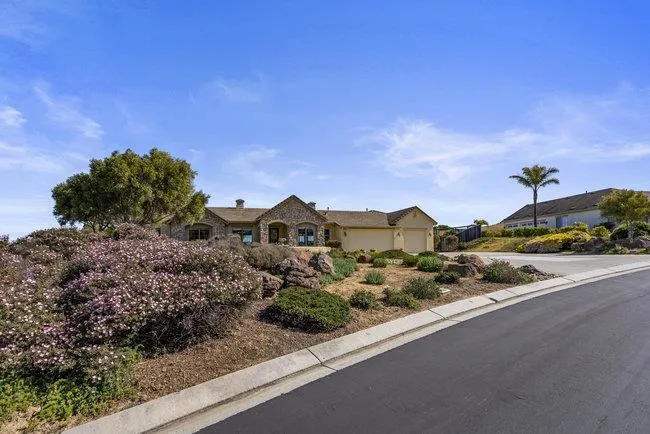 966 Calle Cruz, San Juan Bautista, California 95045