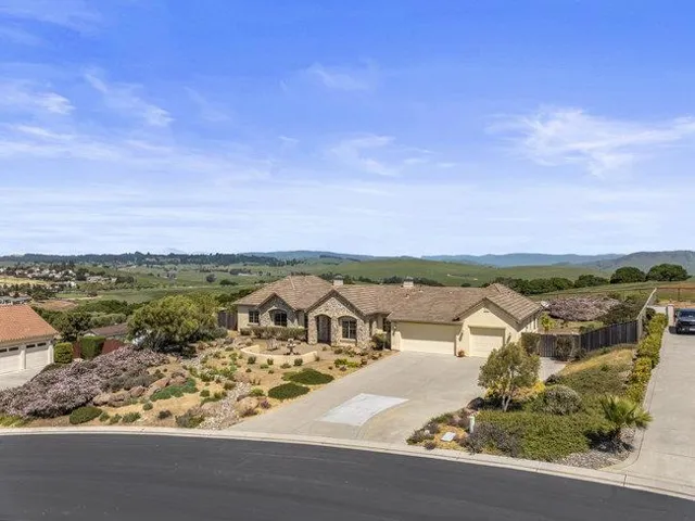 966 Calle Cruz, San Juan Bautista, California 95045