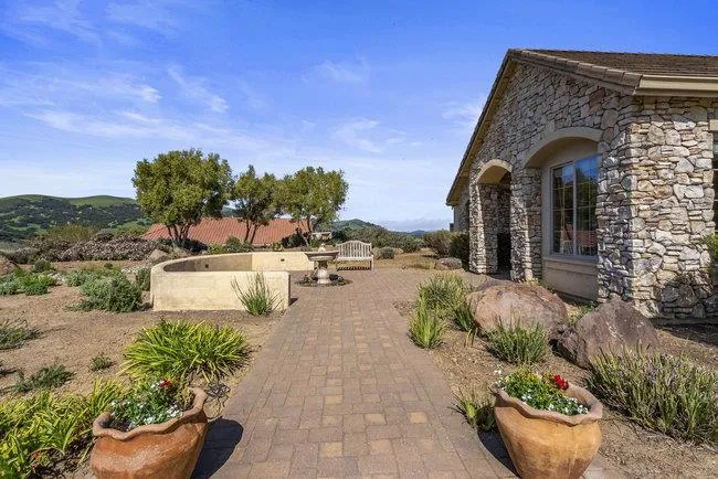 966 Calle Cruz, San Juan Bautista, California 95045