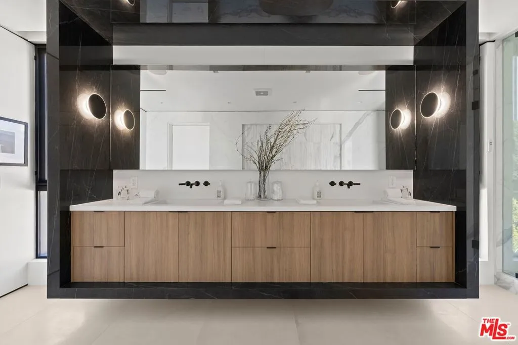 137 S Wetherly Drive, Beverly Hills, California 90211 home-pic-16