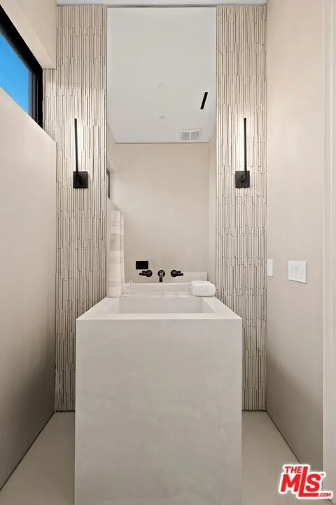 137 S Wetherly Drive, Beverly Hills, California 90211 home-pic-11