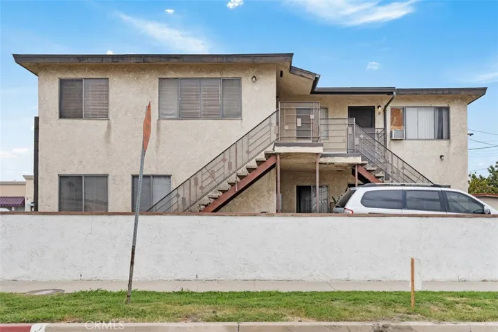 2 apartments first floor 2 apartments second floor