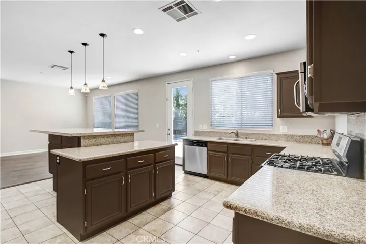 7184 Almeria Avenue, Fontana, California 92336