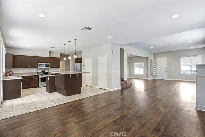 7184 Almeria Avenue, Fontana, California 92336