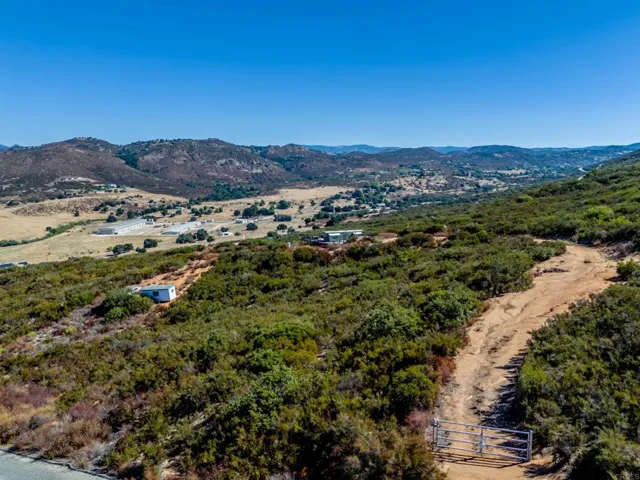 19 .3 Swan Road, Ramona, California 92065