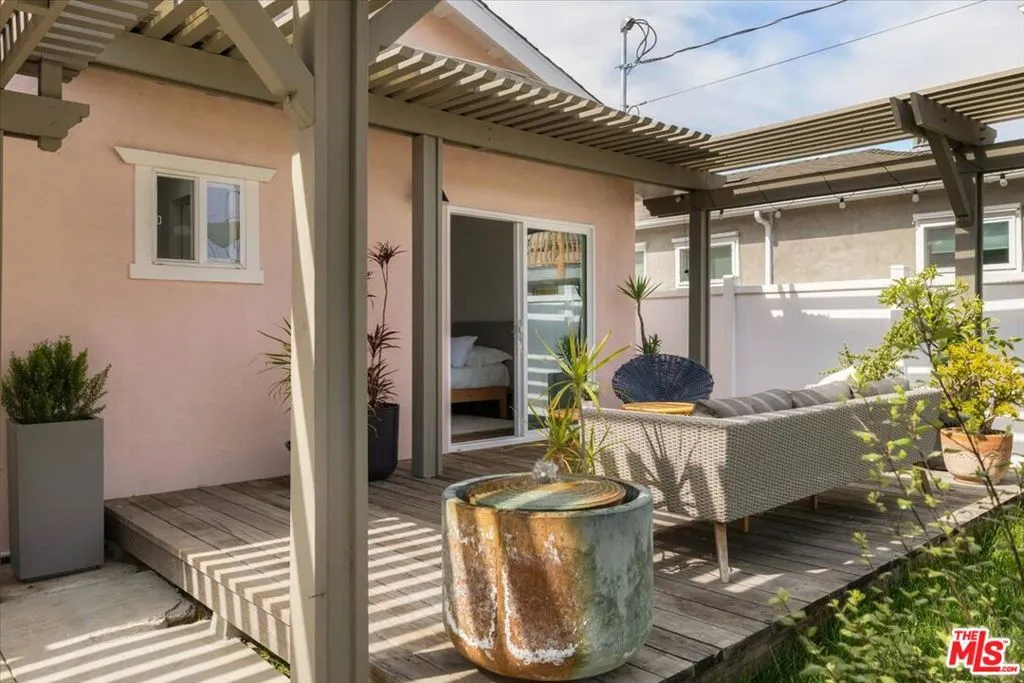 2950 Finch Street, Los Angeles, California 90039 home-pic-31