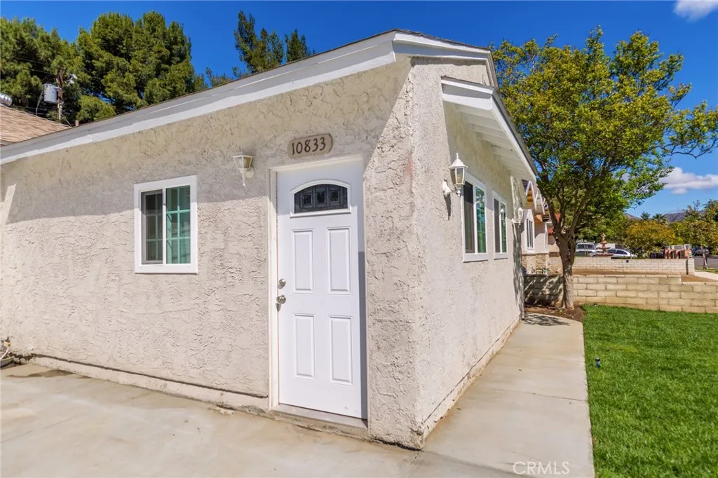 10831 Orion Avenue, Mission Hills (san Fernando), California 91345 home-pic-16