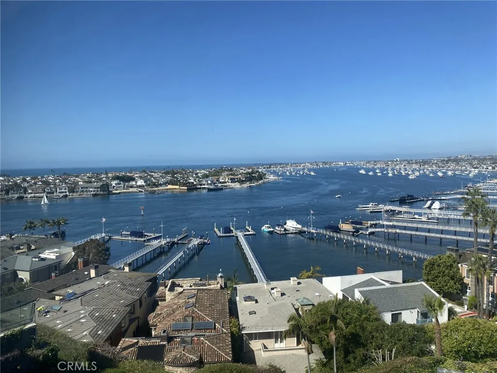 309 Carnation Avenue 4, Corona Del Mar, California 92625, 2 Bedrooms Bedrooms, ,2 BathroomsBathrooms,Residential,For Sale,Carnation,OC25085016