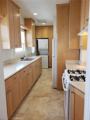1513 1/2 E Ocean Avenue, Long Beach, California 90802