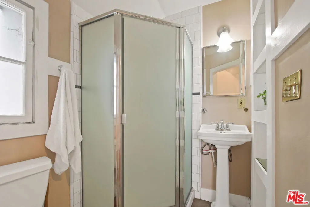 1616 W 25th Street, Los Angeles, California 90007 home-pic-15