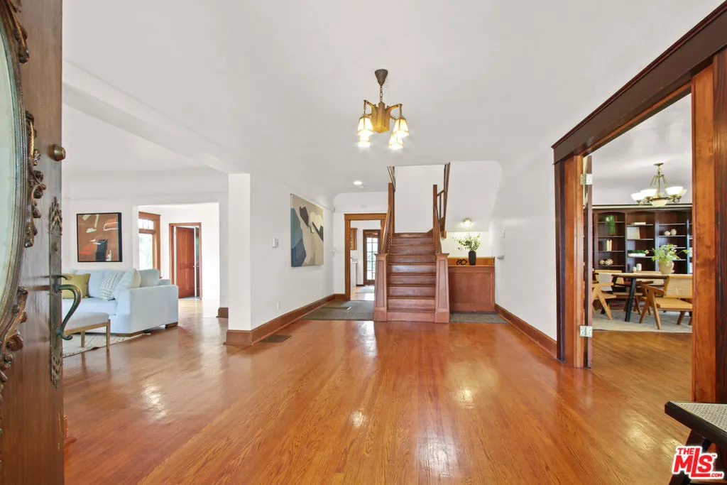 1616 W 25th Street, Los Angeles, California 90007 home-pic-2