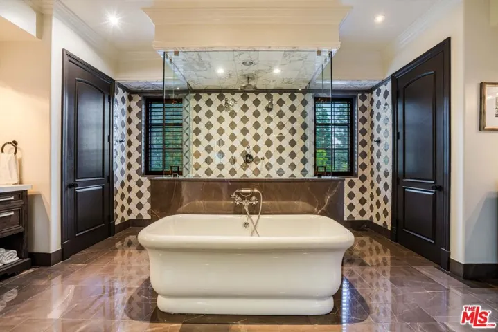 1744 Stone Canyon Road, Los Angeles, California 90077
