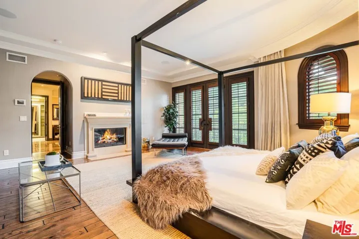 1744 Stone Canyon Road, Los Angeles, California 90077