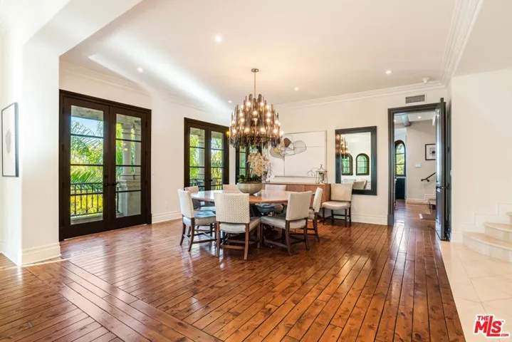 1744 Stone Canyon Road, Los Angeles, California 90077