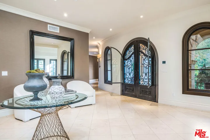 1744 Stone Canyon Road, Los Angeles, California 90077