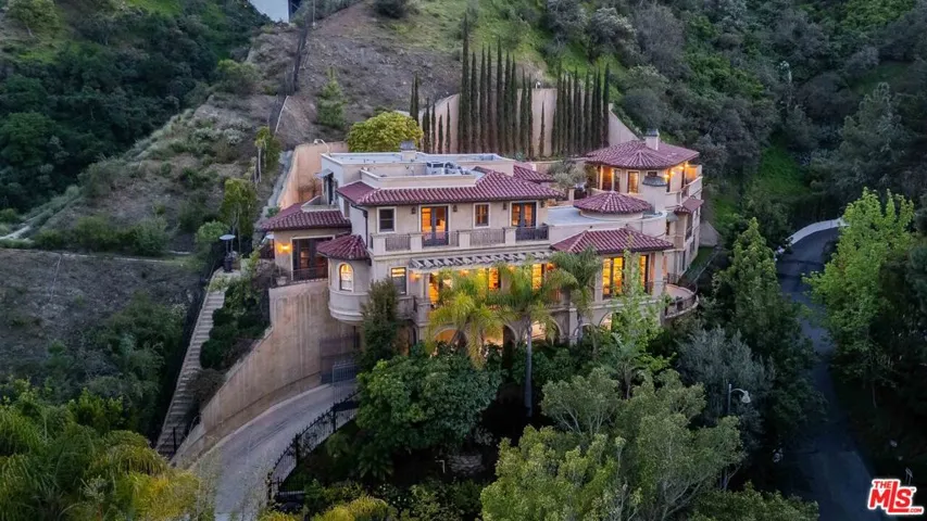 1744 Stone Canyon Road, Los Angeles, California 90077