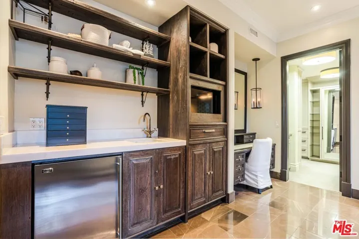 1744 Stone Canyon Road, Los Angeles, California 90077