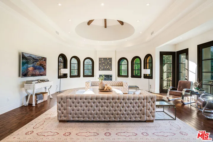 1744 Stone Canyon Road, Los Angeles, California 90077