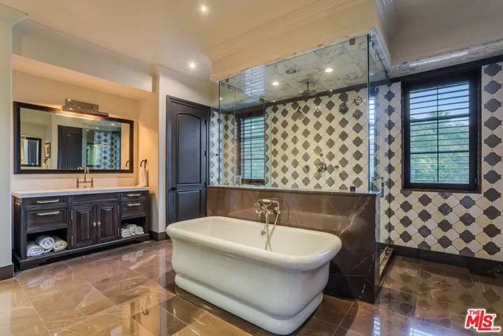 1744 Stone Canyon Road, Los Angeles, California 90077