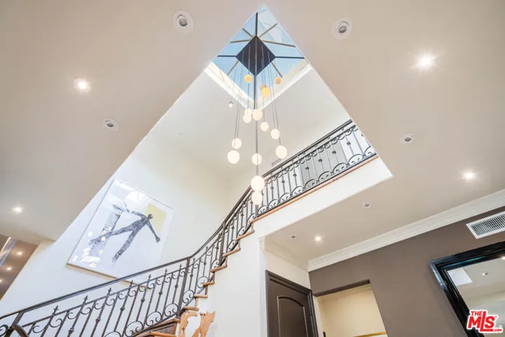 1744 Stone Canyon Road, Los Angeles, California 90077