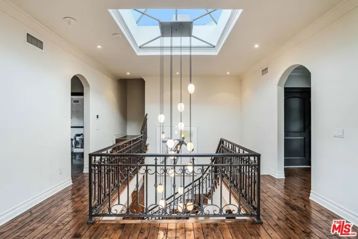 1744 Stone Canyon Road, Los Angeles, California 90077