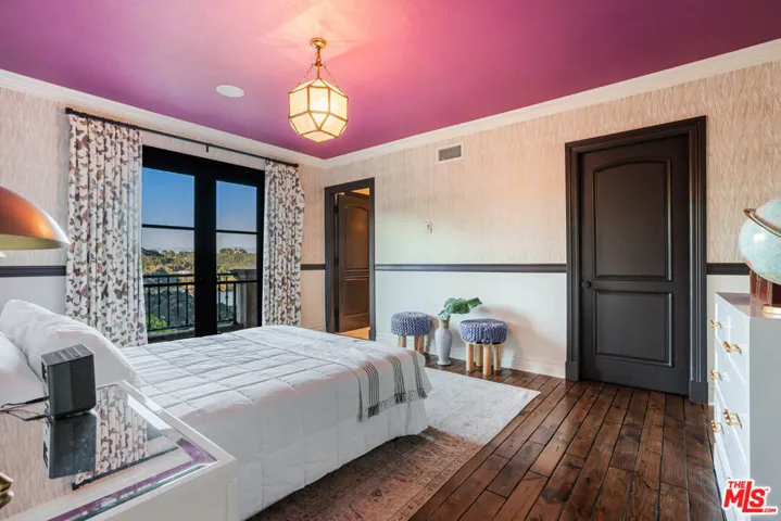 1744 Stone Canyon Road, Los Angeles, California 90077