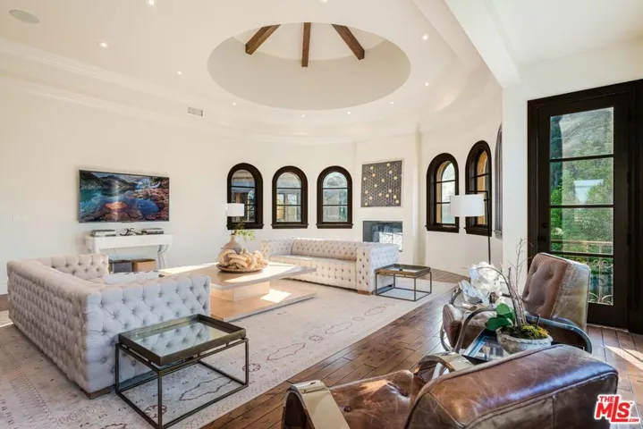 1744 Stone Canyon Road, Los Angeles, California 90077