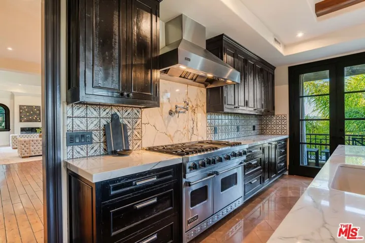 1744 Stone Canyon Road, Los Angeles, California 90077