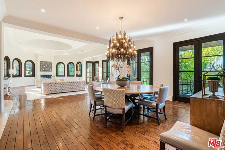 1744 Stone Canyon Road, Los Angeles, California 90077
