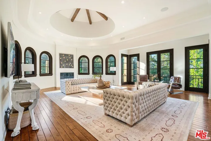 1744 Stone Canyon Road, Los Angeles, California 90077