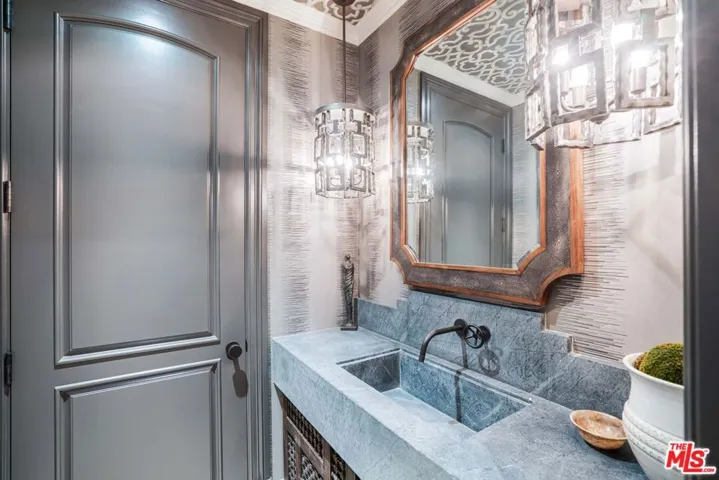 1744 Stone Canyon Road, Los Angeles, California 90077