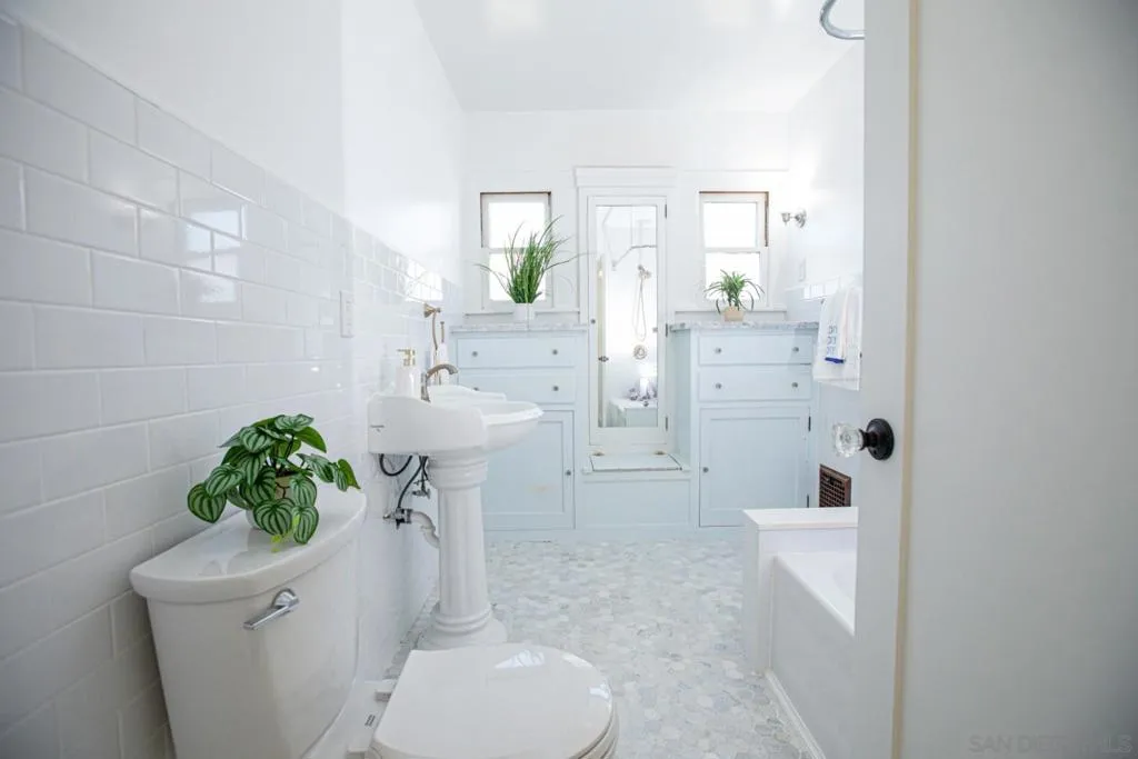 2009 S Victoria Ave, Los Angeles, California 90016 home-pic-27