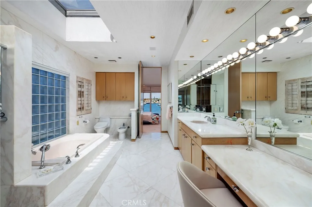 812 W Bay Ave, Newport Beach, California 92661 home-pic-23