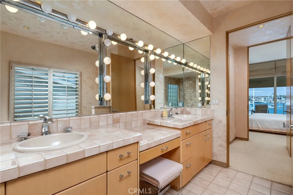 812 W Bay Ave, Newport Beach, California 92661 home-pic-30
