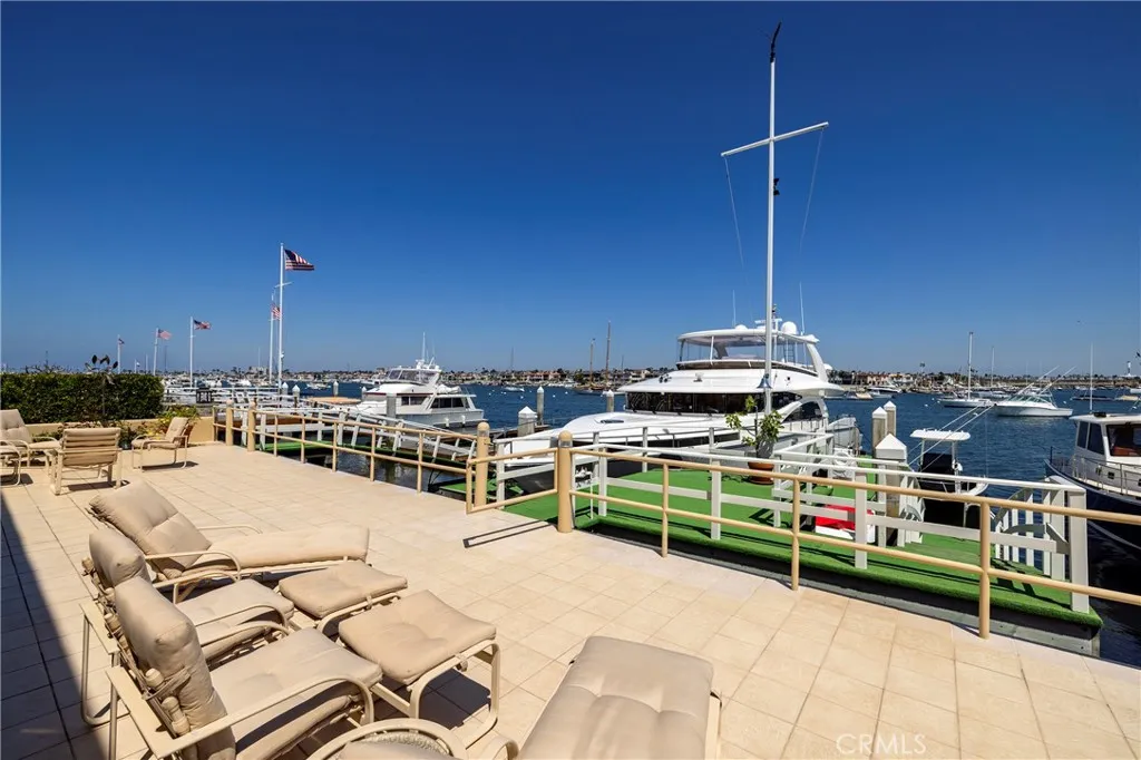 812 W Bay Ave, Newport Beach, California 92661 home-pic-2