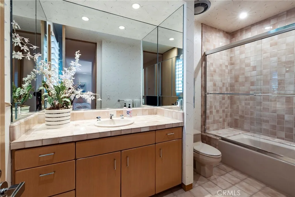 812 W Bay Ave, Newport Beach, California 92661 home-pic-36