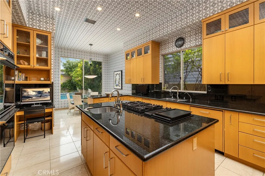 812 W Bay Ave, Newport Beach, California 92661 home-pic-16